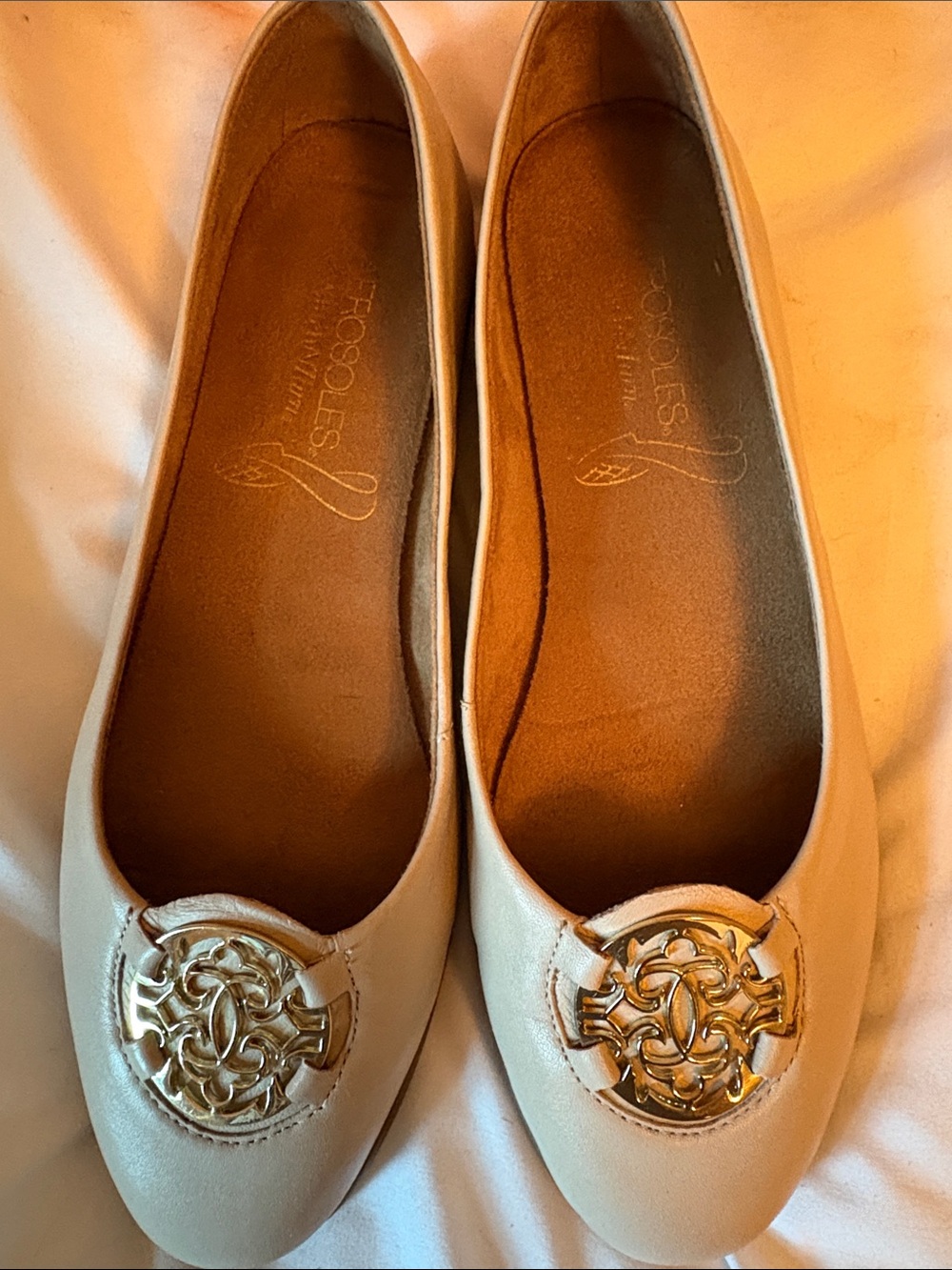 AEROSOLES Cream Leather Ballet Flats with Gold Medallion - Picture 4 of 4